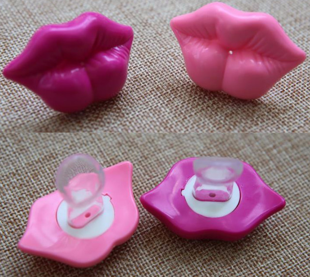 Tétine lèvres pulpeuses roses 2